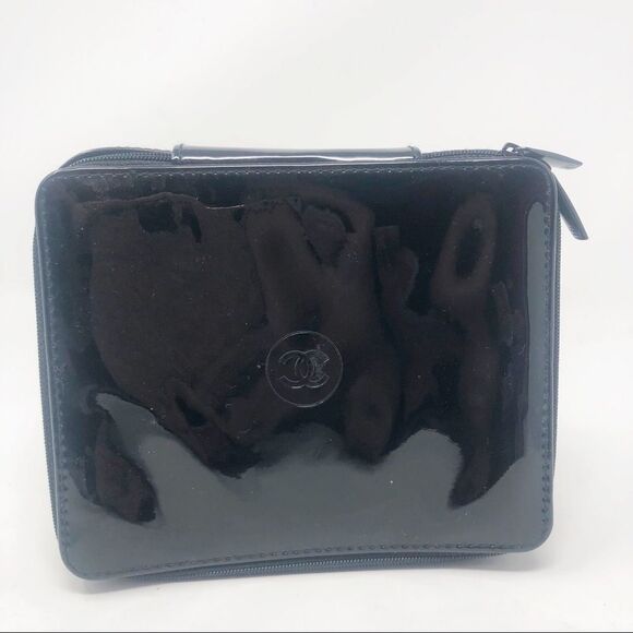CHANEL | Ultra Correction Lift Cosmetic Case Black - Picture 1 of 8